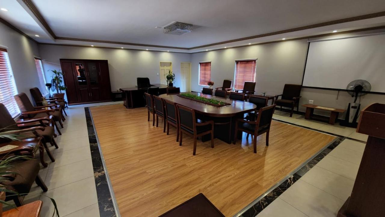 Lilypark Lodge Rustenburg Esterno foto