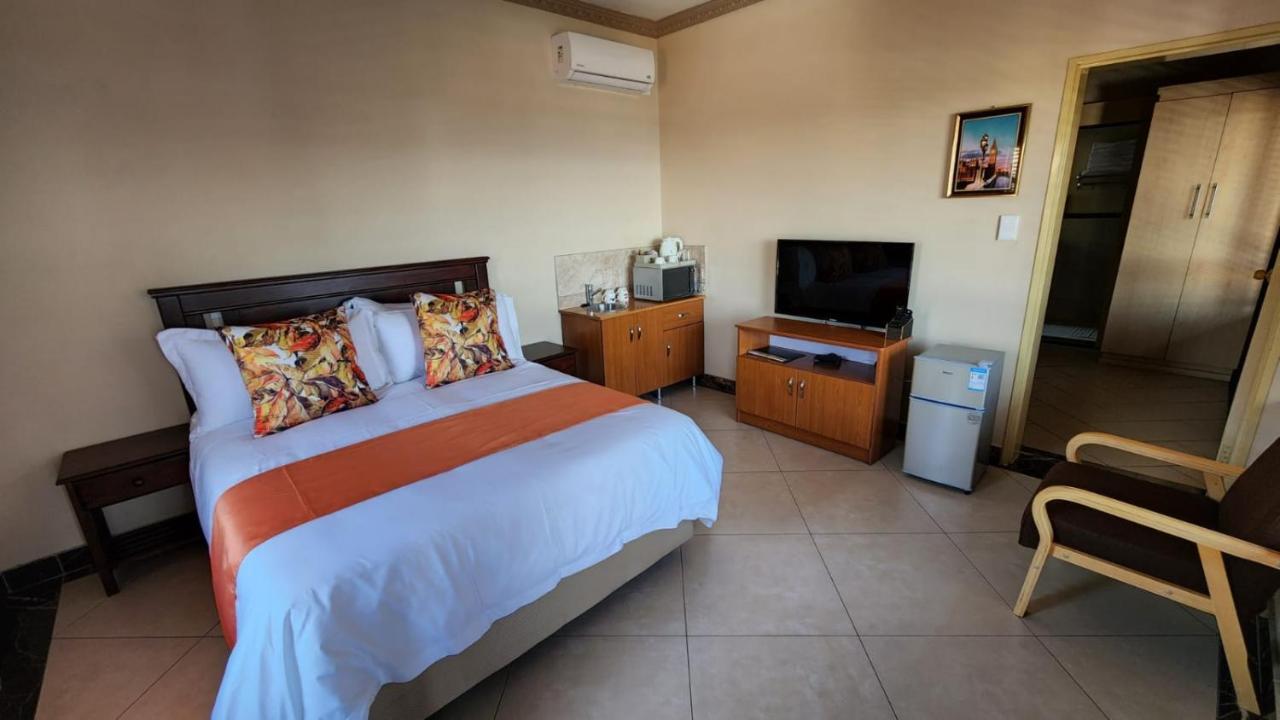 Lilypark Lodge Rustenburg Esterno foto